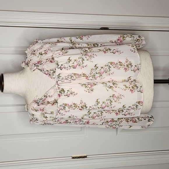 Socialite Light Pink Tie Neck Floral Print Top Size S NWT - Picture 1 of 12